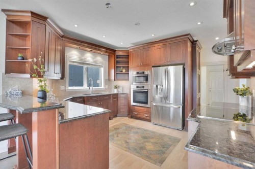 378 Patterson Boulevard Sw, Calgary, AB - Indoor Photo Showing Kitchen With Upgraded Kitchen