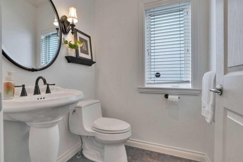 378 Patterson Boulevard Sw, Calgary, AB - Indoor Photo Showing Bathroom