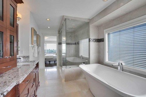 378 Patterson Boulevard Sw, Calgary, AB - Indoor Photo Showing Bathroom