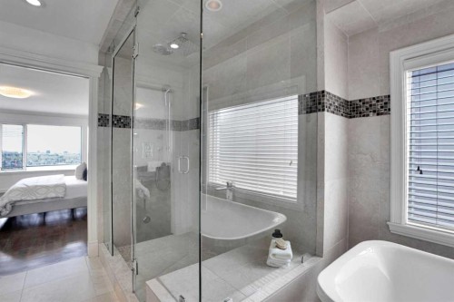378 Patterson Boulevard Sw, Calgary, AB - Indoor Photo Showing Bathroom