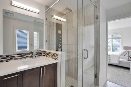 378 Patterson Boulevard Sw, Calgary, AB - Indoor Photo Showing Bathroom
