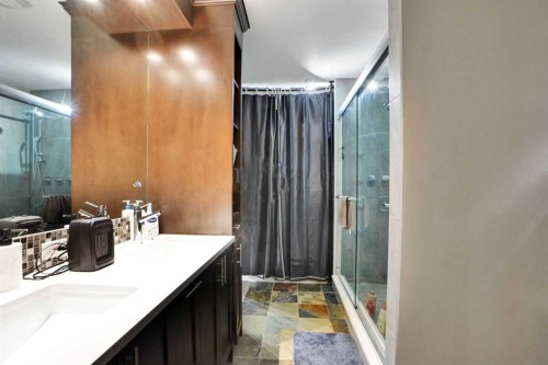 378 Patterson Boulevard Sw, Calgary, AB - Indoor Photo Showing Bathroom