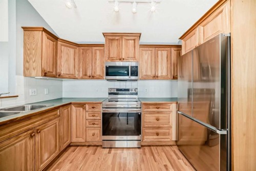 17 Ross Place, Crossfield, AB - Indoor Photo Showing Kitchen With Double Sink