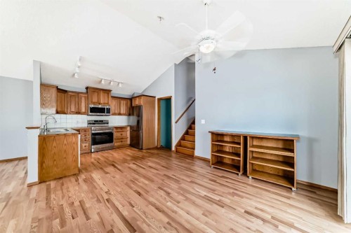 17 Ross Place, Crossfield, AB - Indoor Photo Showing Kitchen