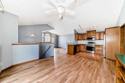 17 Ross Place, Crossfield, AB - Indoor Photo Showing Kitchen