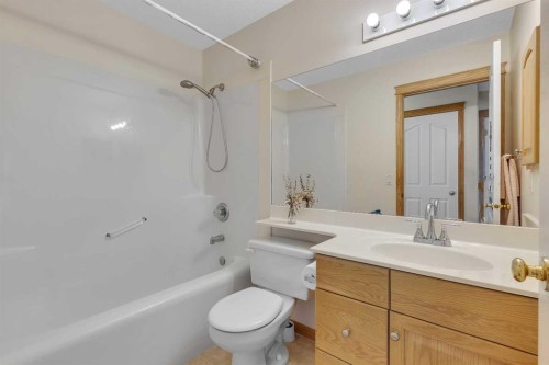 9 Panorama Hills Manor Nw, Calgary, AB - Indoor Photo Showing Bathroom