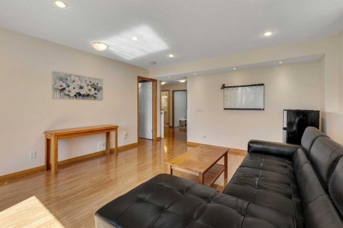 9 Panorama Hills Manor Nw, Calgary, AB - Indoor Photo Showing Other Room