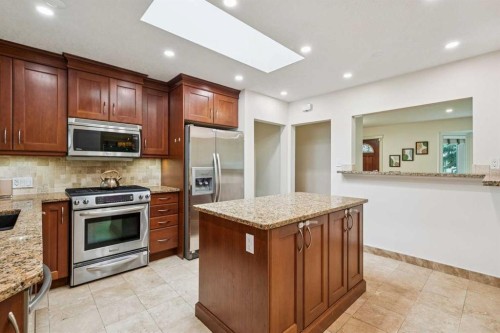 308 99 Avenue Se, Calgary, AB - Indoor Photo Showing Kitchen With Stainless Steel Kitchen