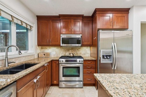308 99 Avenue Se, Calgary, AB - Indoor Photo Showing Kitchen With Stainless Steel Kitchen With Double Sink With Upgraded Kitchen