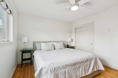 308 99 Avenue Se, Calgary, AB - Indoor Photo Showing Bedroom