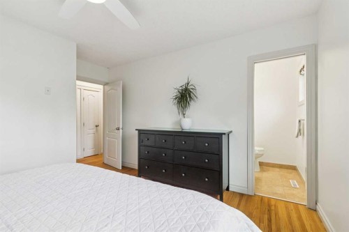 308 99 Avenue Se, Calgary, AB - Indoor Photo Showing Bedroom