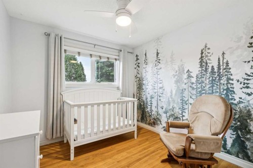 308 99 Avenue Se, Calgary, AB - Indoor Photo Showing Bedroom