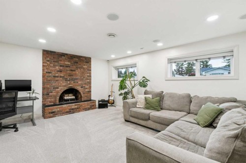 308 99 Avenue Se, Calgary, AB - Indoor Photo Showing Living Room With Fireplace