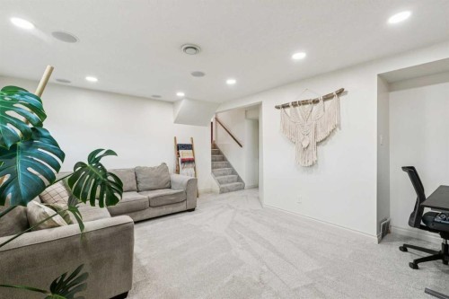 308 99 Avenue Se, Calgary, AB - Indoor