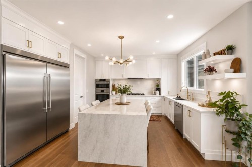 148 Crestridge Terrace Sw, Calgary, AB - Indoor Photo Showing Kitchen With Upgraded Kitchen