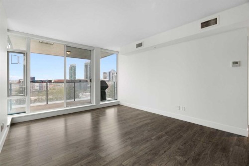 1006-519 Riverfront Avenue Se, Calgary, AB - Indoor Photo Showing Other Room