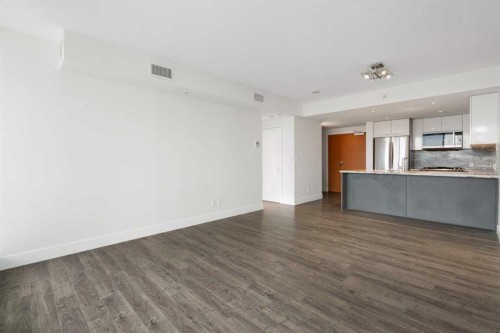 1006-519 Riverfront Avenue Se, Calgary, AB - Indoor Photo Showing Kitchen
