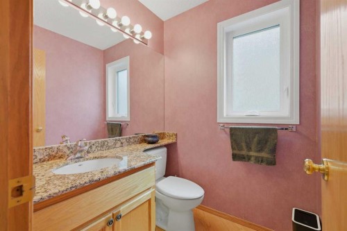 52 Edgebrook Rise Nw, Calgary, AB - Indoor Photo Showing Bathroom