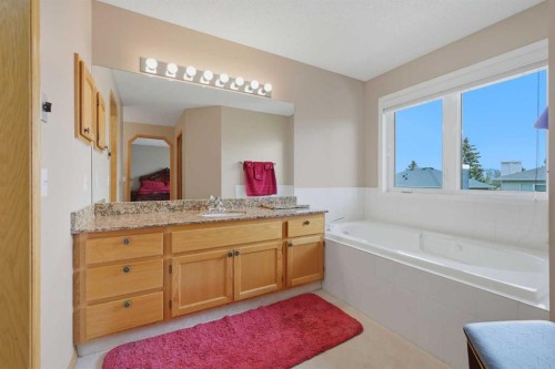 52 Edgebrook Rise Nw, Calgary, AB - Indoor Photo Showing Bathroom