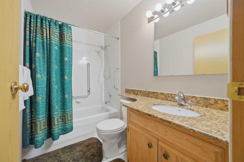 52 Edgebrook Rise Nw, Calgary, AB - Indoor Photo Showing Bathroom