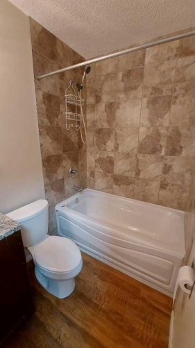 821 Whitemont Drive Ne, Calgary, AB - Indoor Photo Showing Bathroom