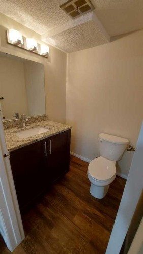 821 Whitemont Drive Ne, Calgary, AB - Indoor Photo Showing Bathroom