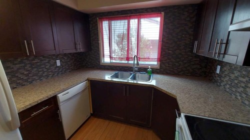 821 Whitemont Drive Ne, Calgary, AB - Indoor Photo Showing Kitchen With Double Sink