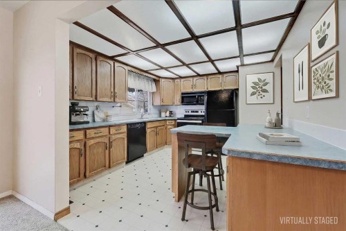 68 West Glen Crescent Sw, Calgary, AB - Indoor Photo Showing Kitchen