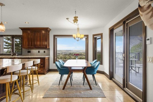 136 Edelweiss Drive Nw, Calgary, AB - Indoor Photo Showing Dining Room