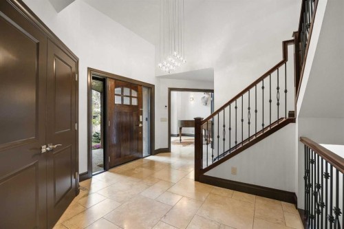 136 Edelweiss Drive Nw, Calgary, AB - Indoor Photo Showing Other Room