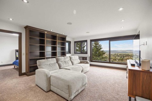 136 Edelweiss Drive Nw, Calgary, AB - Indoor