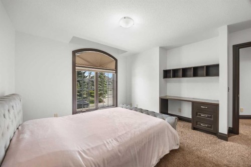 136 Edelweiss Drive Nw, Calgary, AB - Indoor Photo Showing Bedroom
