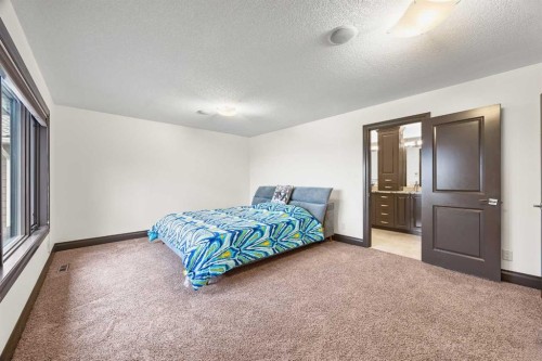 136 Edelweiss Drive Nw, Calgary, AB - Indoor Photo Showing Bedroom