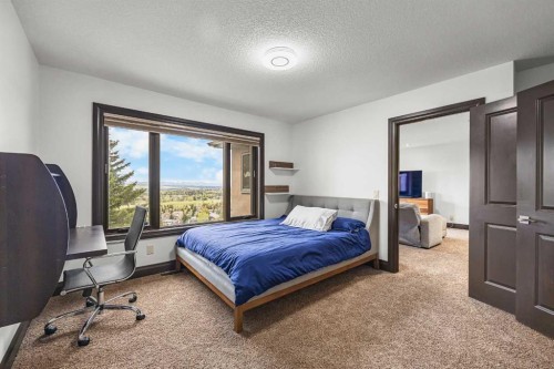 136 Edelweiss Drive Nw, Calgary, AB - Indoor Photo Showing Bedroom