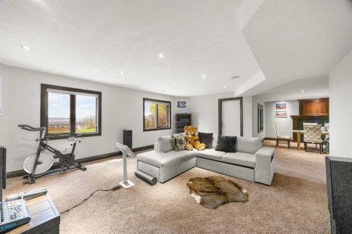 136 Edelweiss Drive Nw, Calgary, AB - Indoor Photo Showing Living Room