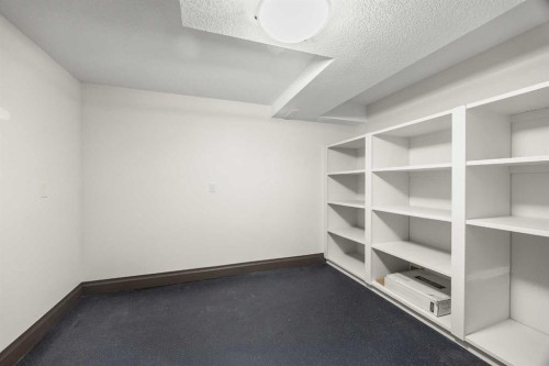 136 Edelweiss Drive Nw, Calgary, AB - Indoor Photo Showing Other Room