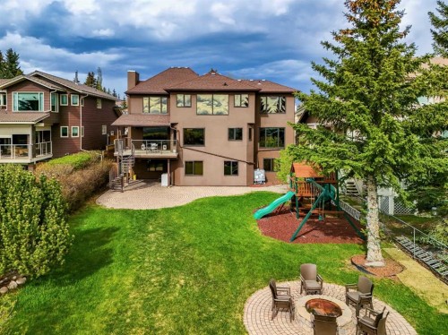 136 Edelweiss Drive Nw, Calgary, AB - Outdoor With Backyard With Exterior
