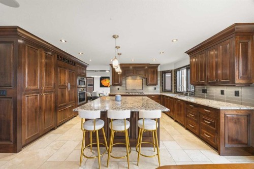 136 Edelweiss Drive Nw, Calgary, AB - Indoor Photo Showing Kitchen With Upgraded Kitchen