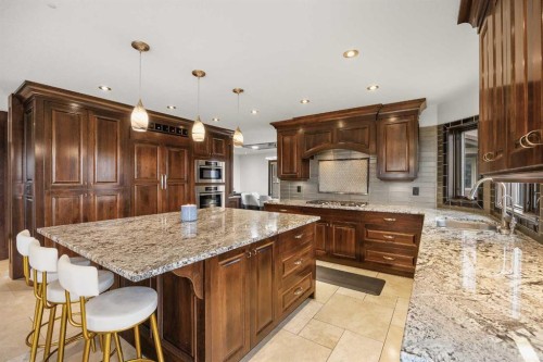 136 Edelweiss Drive Nw, Calgary, AB - Indoor Photo Showing Kitchen With Upgraded Kitchen