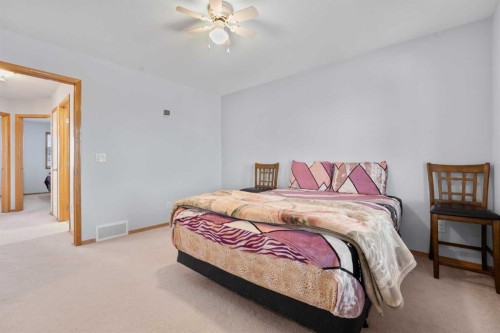 230 Tarawood Close Ne, Calgary, AB - Indoor Photo Showing Bedroom