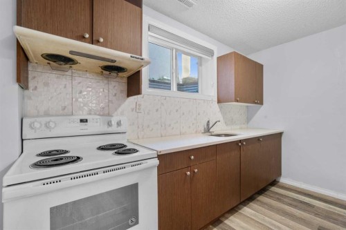 230 Tarawood Close Ne, Calgary, AB - Indoor Photo Showing Kitchen