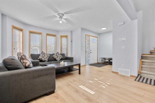 230 Tarawood Close Ne, Calgary, AB - Indoor Photo Showing Living Room