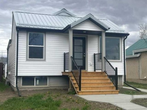 406 Main Street, Trochu, AB - Outdoor With Exterior