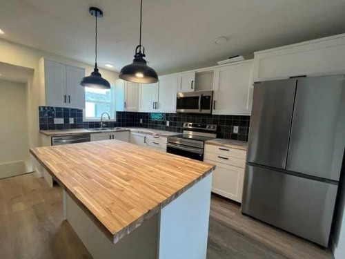 406 Main Street, Trochu, AB - Indoor Photo Showing Kitchen