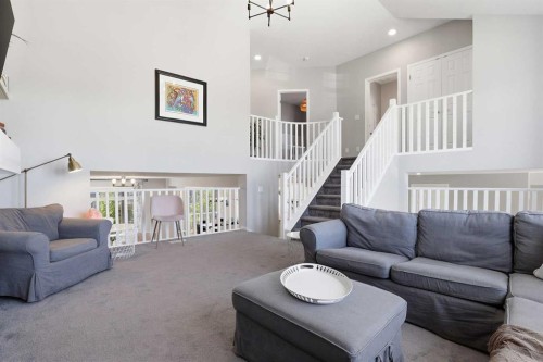 25 Yorkville Green Sw, Calgary, AB - Indoor Photo Showing Living Room