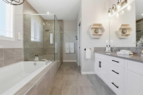 25 Yorkville Green Sw, Calgary, AB - Indoor Photo Showing Bathroom