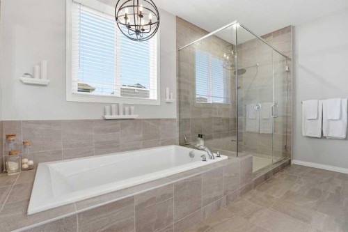 25 Yorkville Green Sw, Calgary, AB - Indoor Photo Showing Bathroom