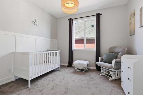25 Yorkville Green Sw, Calgary, AB - Indoor Photo Showing Bedroom