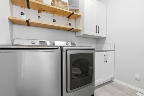 25 Yorkville Green Sw, Calgary, AB - Indoor Photo Showing Laundry Room