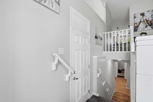 25 Yorkville Green Sw, Calgary, AB - Indoor Photo Showing Other Room